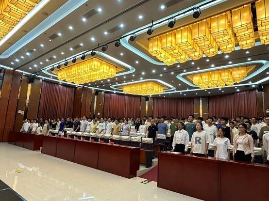 说明: J:\5.ylzz总站线路检测中心（2022年11月始）\照片\【20240929】2024级本科新生开学典礼\微信图片_20241008093921.jpg